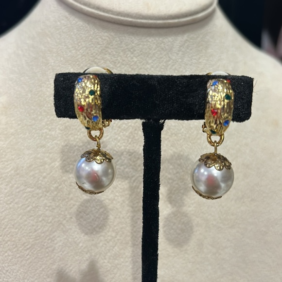 Vintage 80s Clip on Hoops with Round Pearl Drop Earrings- boutique - Picture 2 of 4